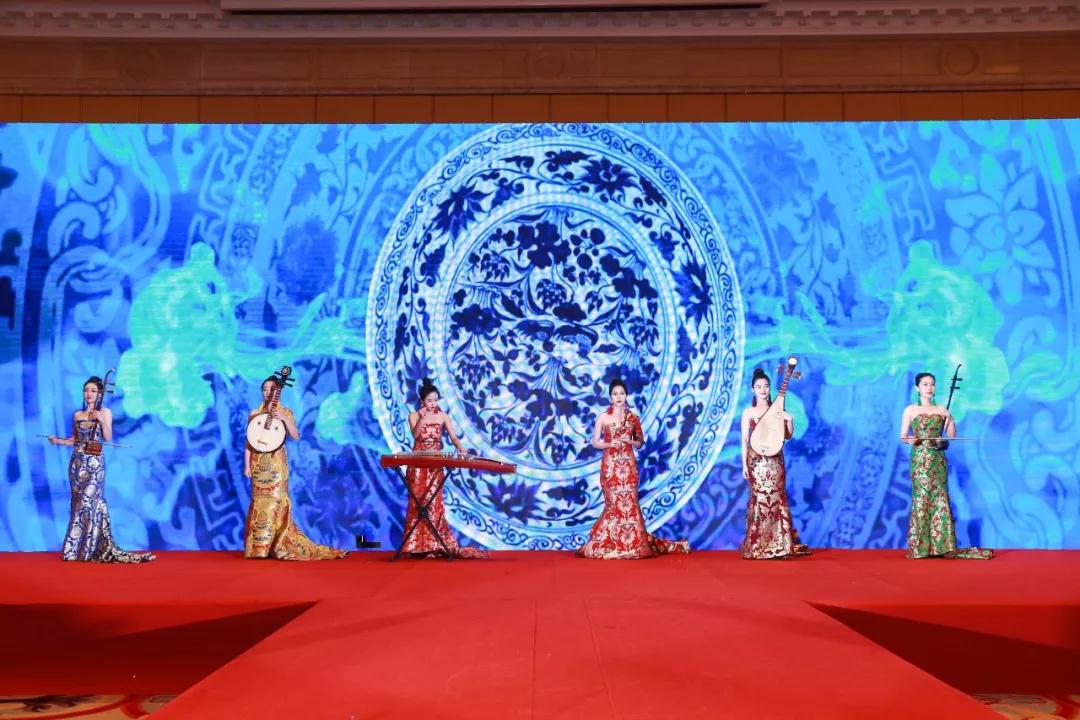 熱烈慶祝“變革創(chuàng)新 揚帆未來”北京中成康富2019年合伙人年會勝利召開